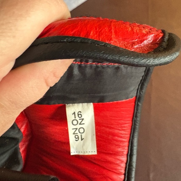 💥Buy 2 Get 1 Free💥 
Like New 16oz Boxing Gloves – Used Once - Picture 3 of 4